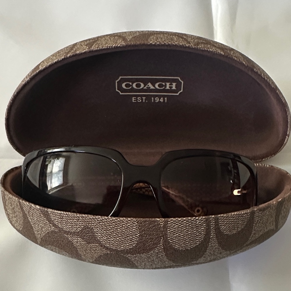 ๐ COACH Brown Sunglasses with signature case - Picture 2 of 12